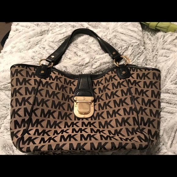 Michael Kors bag - Picture 1 of 7